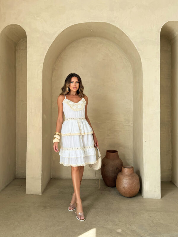 Vestido Curto com Saia Tripla