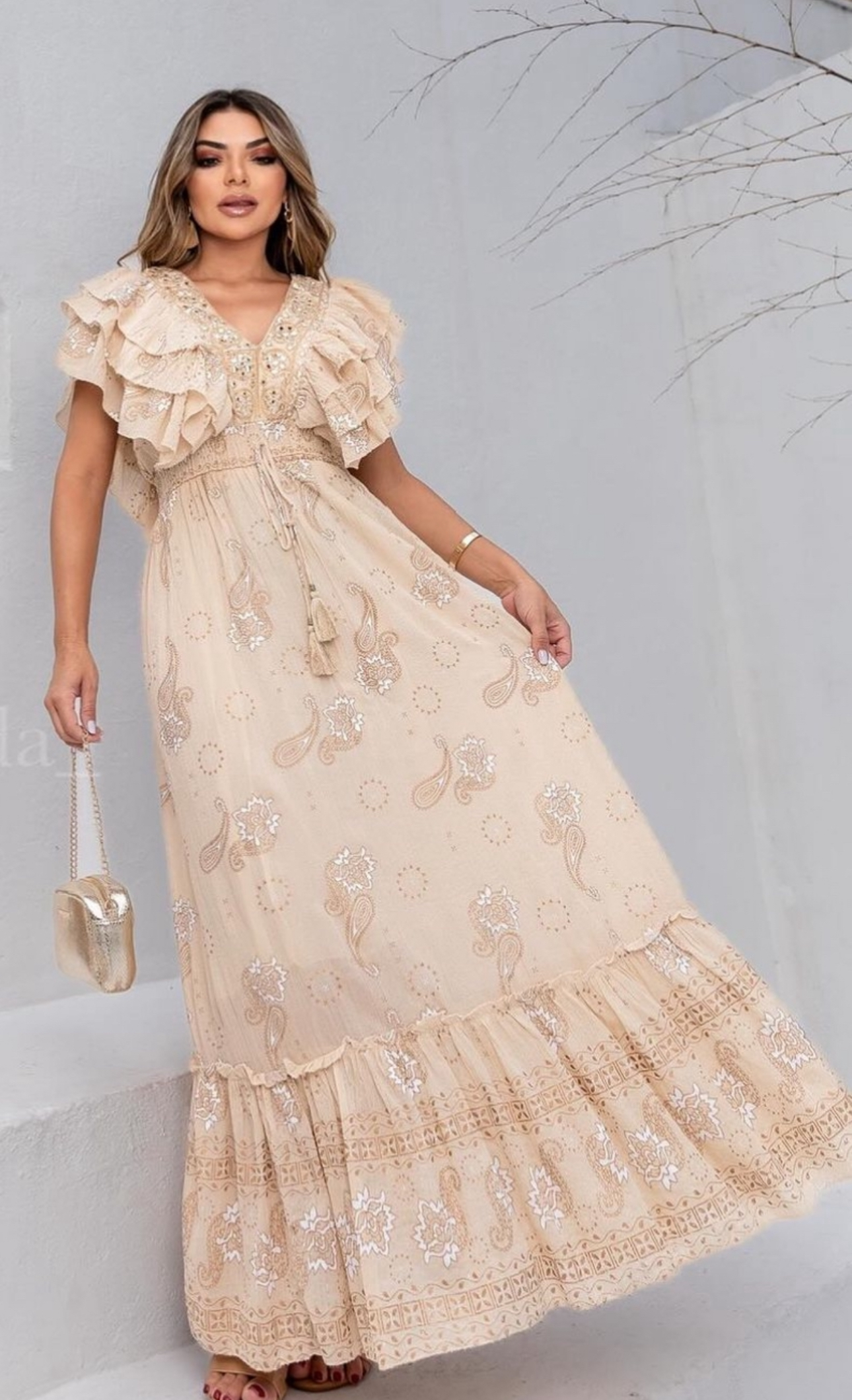 Vestido Longo com Babados Nas Mangas